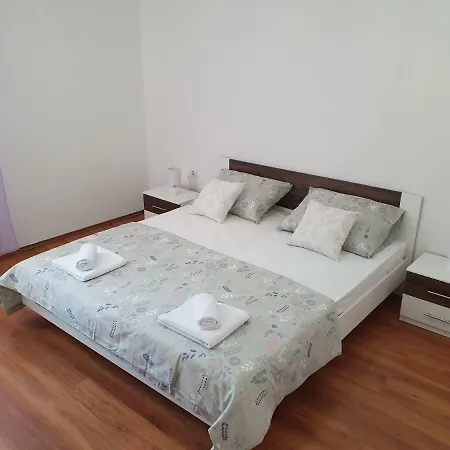 Vikendica Village Kastela