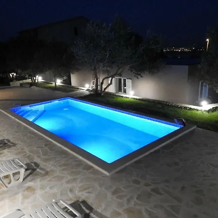 Vikendica Village Kastela